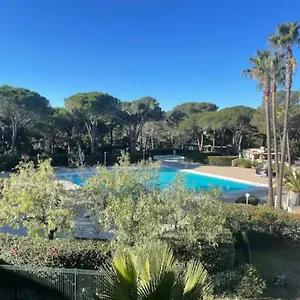 https://bel-appartement-a-saint-raphael-avec-vue-piscine.fr-provencehotel.com