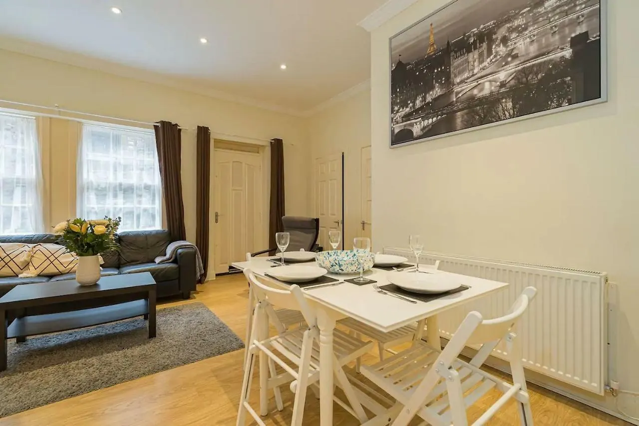 2Br Grassmarket Apartment With Castle View Edimburgo 0*,