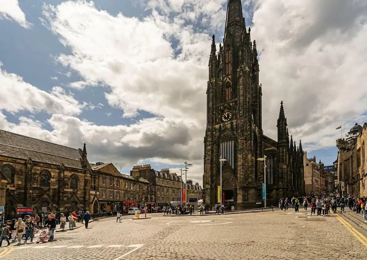 2Br Grassmarket Apartment With Castle View Edimburgo